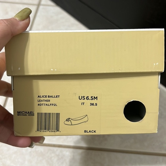 MICHAEL MICHAEL KORS
Alice Leather Ballet Flat - Picture 9 of 9